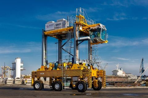 Straddle Carrier Explained: An Informative Guide to Basics, Operations, Facts, and Practical Insights