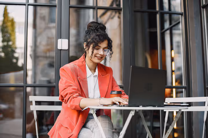 Freelancing: A Complete Guide to Building a Sustainable Freelance Career